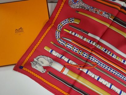 HERMES
Carré en soie 