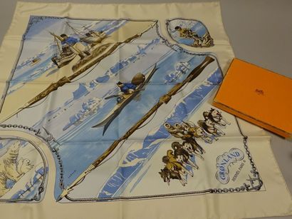 HERMES
Carré en soie 