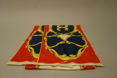 HERMES
Echarpe en soie tricolore