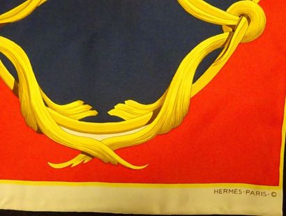 HERMES
Echarpe en soie tricolore