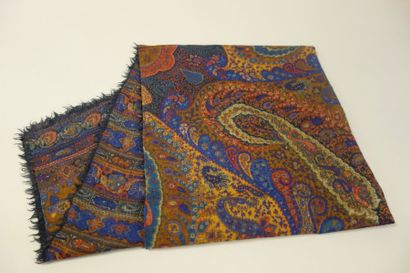 CELINE
Echarpe en laine à motifs cachemire...