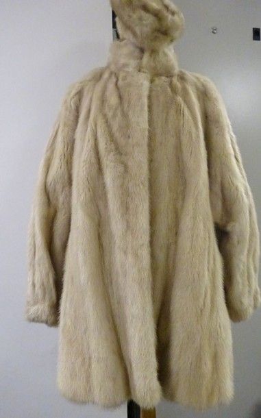 STROZINSKI
Veste trois-quart en fourrure...