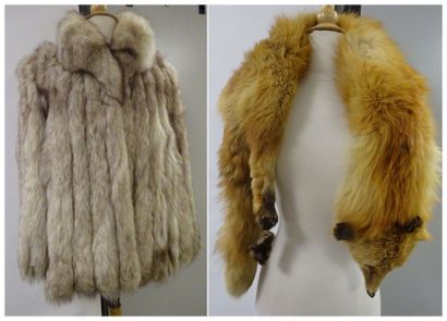 Manteau court de dame en renard blanc. Le...