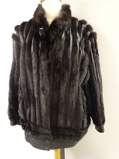 Blouson de dame en vison dark et cuir noir...