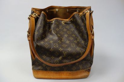 LOUIS VUITTON
Modèle Noé. Sac en toile Monogram...