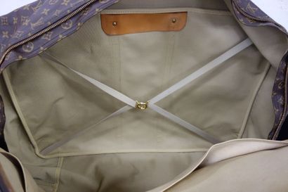 LOUIS VUITTON
Modèle Sirius. Valise souple...