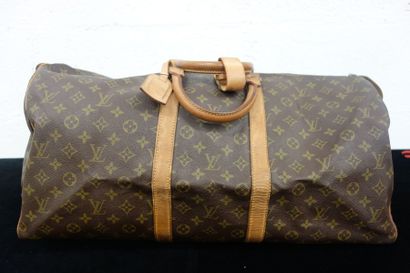 LOUIS VUITTON
Modèle Keepall. Sac en toile...