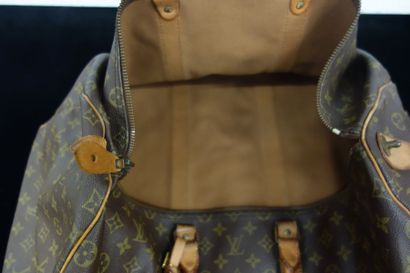 LOUIS VUITTON
Modèle Keepall. Sac en toile...