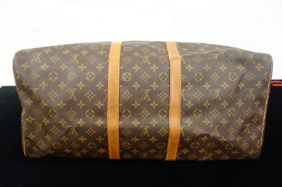 LOUIS VUITTON
Modèle Keepall. Sac en toile...