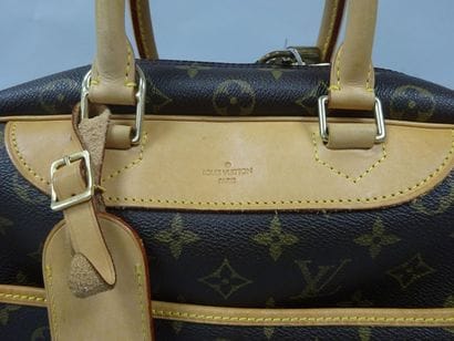 LOUIS VUITTON
Modèle Deauville 35 cm. Sac...