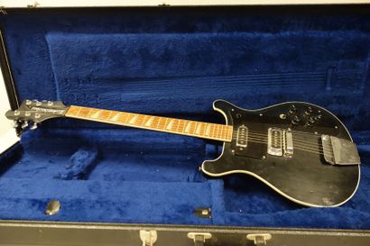 RICKENBACKER
Guitare électrique et étui....
