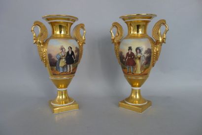 PARIS
Paire de vases ovoïdes en porcelaine...