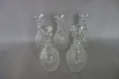 SAINT-LOUIS France
Cinq carafes en cristal...