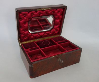 Coffret à bijoux de forme rectangulaire en...