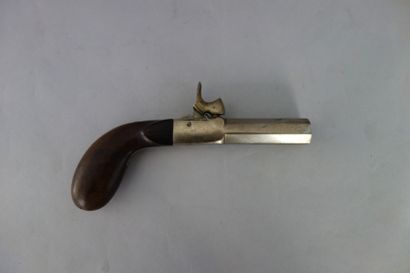 Pistolet de poche à percussion. La crosse...