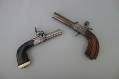 Deux petits pistolets de poches à percussion....