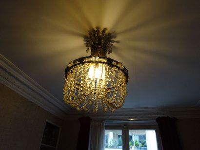Lustre corbeille circulaire. En laiton et...