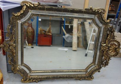 Grand miroir octogonal en bois et plâtre...
