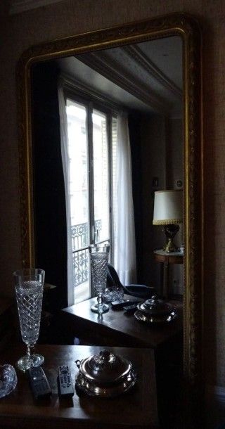 Grand miroir rectangulaire. En bois et stuc...