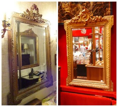 Deux miroirs biseautés. A encadrements de...