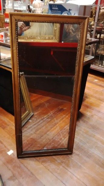 Deux miroirs rectangulaires :

- un gravé...