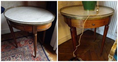 Deux petites tables bouillottes, avec un...