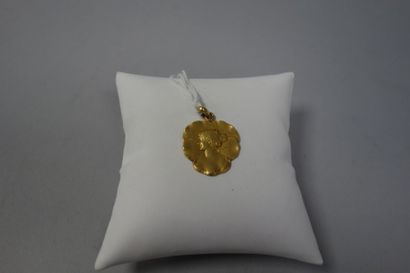 Pendentif en or jaune (750) à motif de profil...