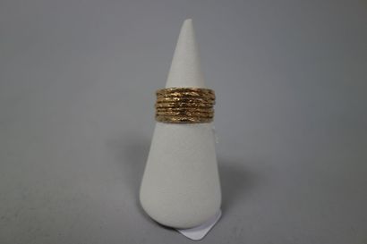 Bague en or jaune (750) formé de sept anneaux...