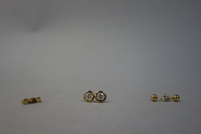 Lot de clous d'oreilles comprenant : 

-...