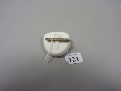 Petite broche ligne en or jaune (750) et...