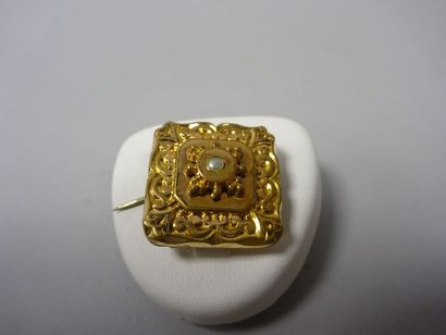 Passant de collier bombé en or jaune (750)...