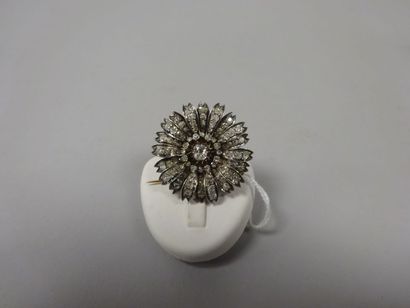 Broche en forme de fleur en argent (925)...