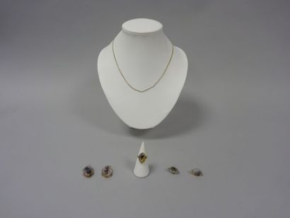 Parure recomposée à ornementation de médaillons...