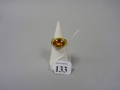 Bague en or jaune (750) à godrons ornée d'une...