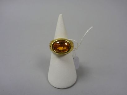 Bague en or jaune (750) à godrons ornée d'une...