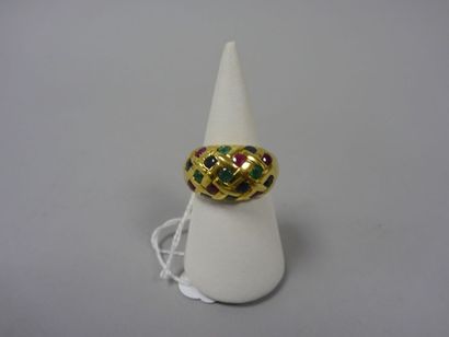 Bague jonc en or jaune (750) à motif de vannerie...