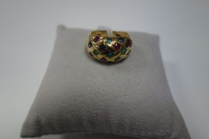 Bague jonc en or jaune (750) à motif de vannerie...
