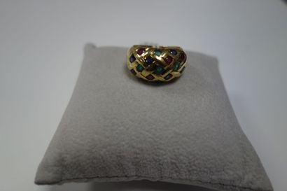 Bague jonc en or jaune (750) à motif de vannerie...