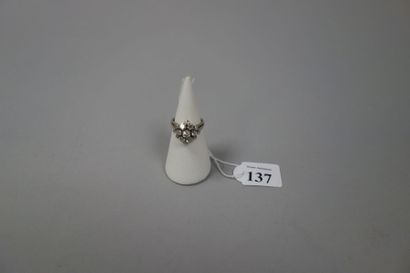 Bague en or blanc (750) et platine (950)...