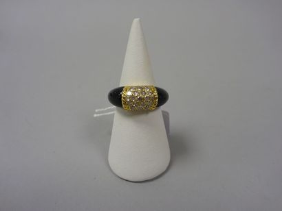 Bague jonc en or jaune (750) ornée de résine...