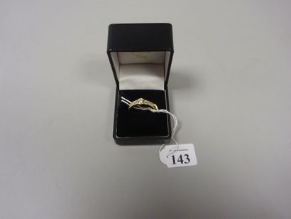 Bague en or jaune (750) ornée d'un diamant...
