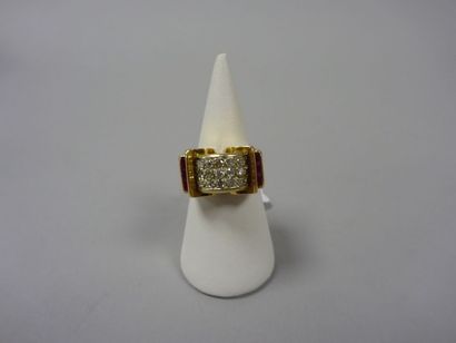 Bague Tank en or jaune (750) et platine (950)...