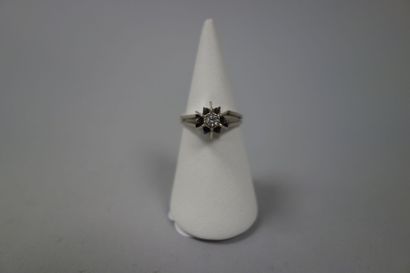 Bague en or gris (750) ornée d'un diamant...