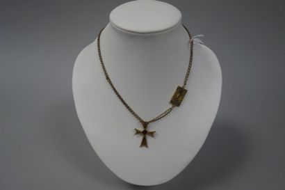 Collier en or jaune (750), formé d'une chaîne...