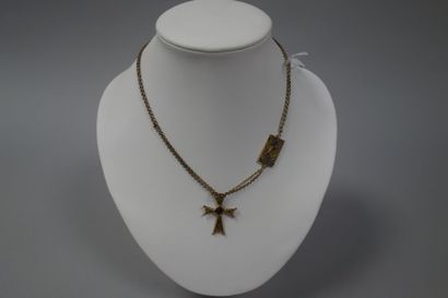 Collier en or jaune (750), formé d'une chaîne...