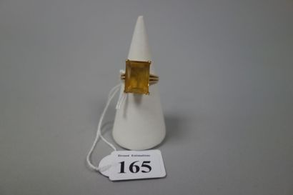 Bague en or jaune (750), ornée d'une citrine...