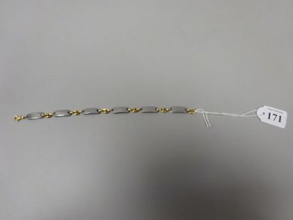 Débris de bracelet formé d'une alternance...