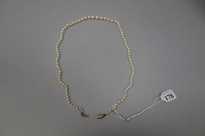 Collier de perles de culture en chute, le...