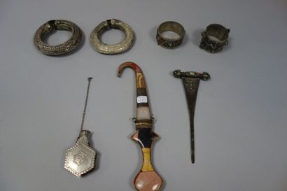 AFRIQUE DU NORD

Fort lot de bijoux et parures...