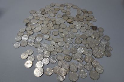 Fort lot de pièces en argent (925). 

Poids...